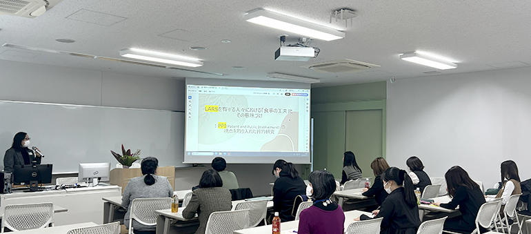 谷山牧先生の研究テーマ講演の様子